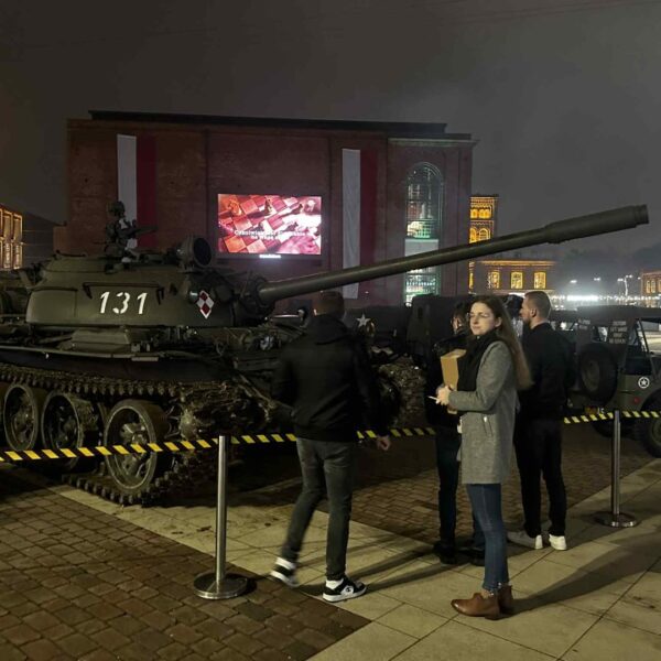 Czołgi, orkiestry i Piłsudski w Łodzi. XIV Piknik Niepodległościowy ponownie przyciągnął tłumy do Manufaktury