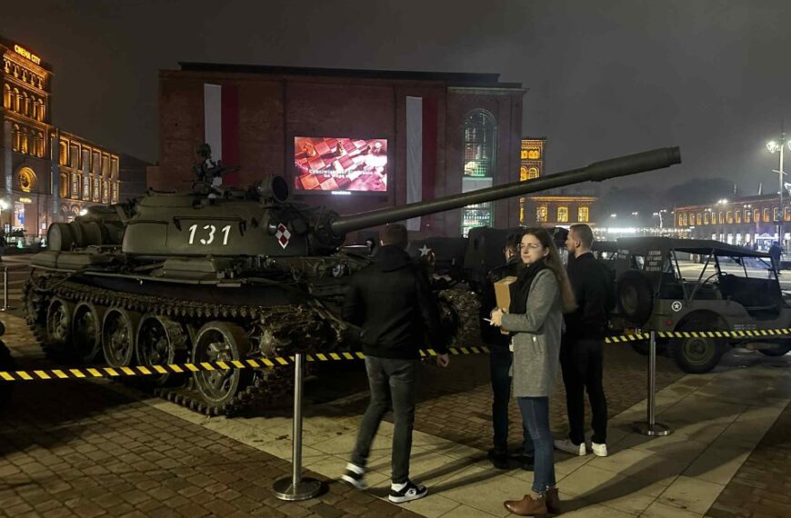 Czołgi, orkiestry i Piłsudski w Łodzi. XIV Piknik Niepodległościowy ponownie przyciągnął tłumy do Manufaktury